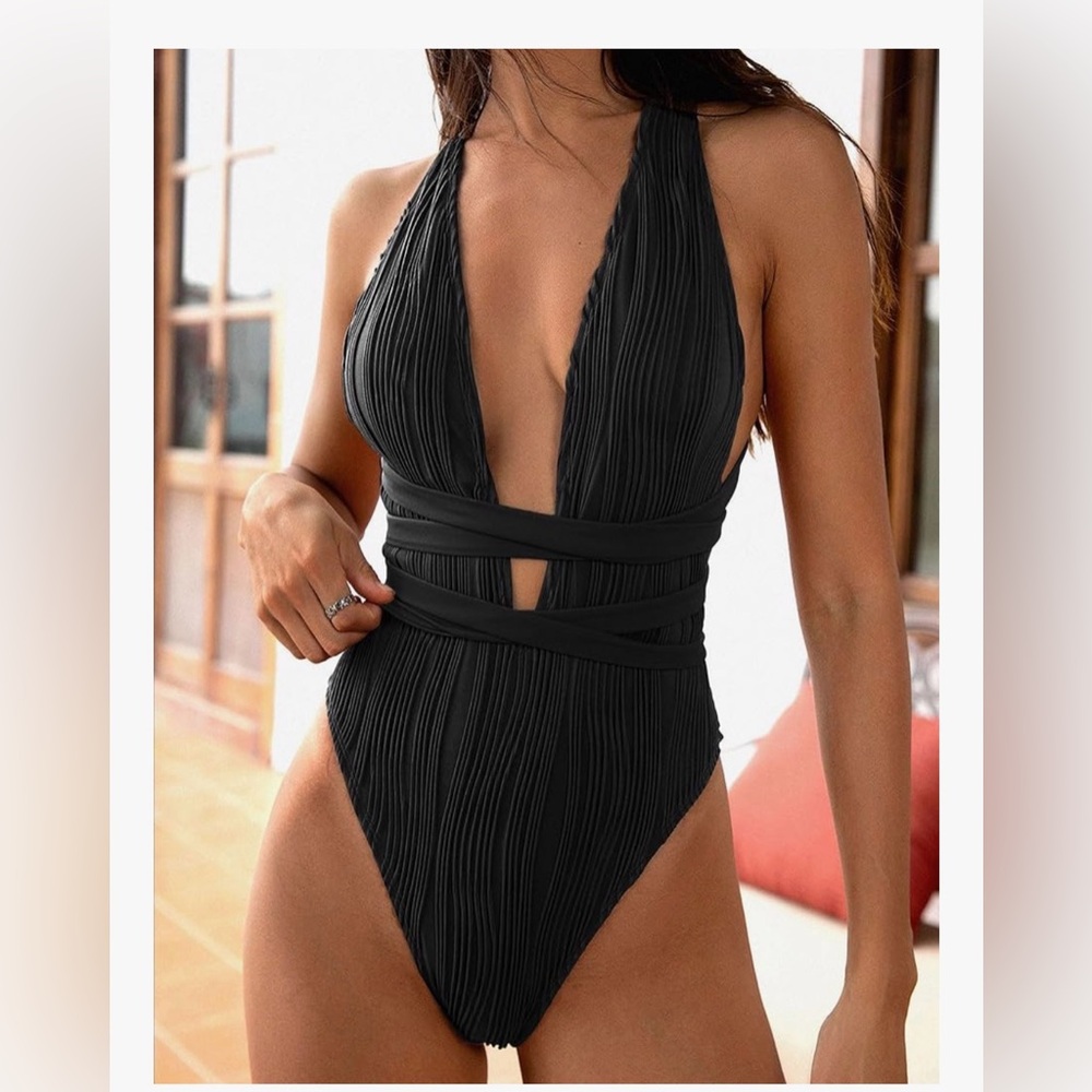NWT Sexy Zaful one piece swim suit. Size medium.